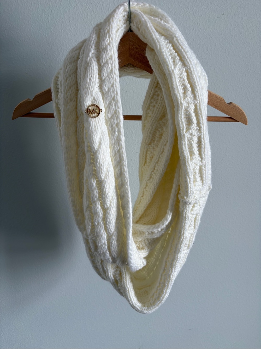 Michael Kors White Knit Infinity Scarf New Condition